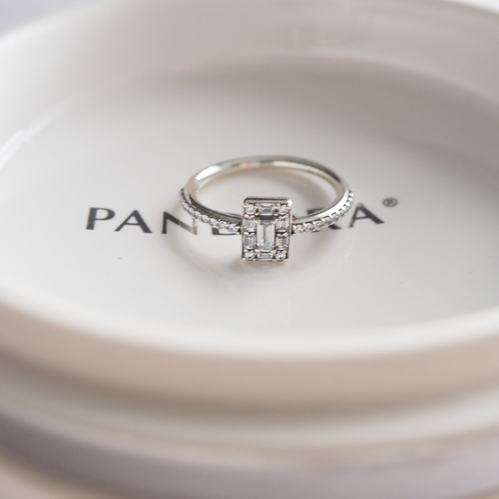 Pandora Luminous Ice Ring size 48/us 4.5 58/ us 8.5